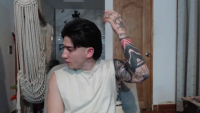 Snapshot of AteneoJr chatting on October 31, 4:57 am AteneoJr online show from October 31, 4:57 am