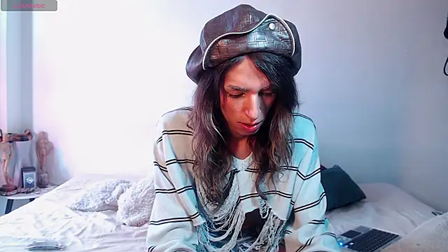 Theevae online show from April 15, 2:35 pm