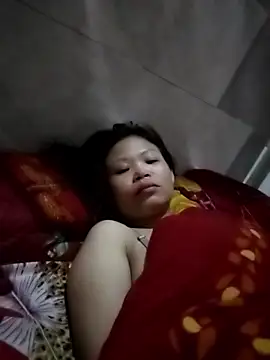 Snapshot of LinhNa999 chatting on December 5, 1:42 pm LinhNa999 online show from December 5, 1:42 pm