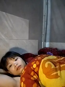 Snapshot of LinhNa999 chatting on December 22, 1:13 am LinhNa999 online show from December 22, 1:13 am