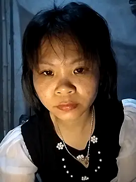 Snapshot of LinhNa999 chatting on February 15, 12:14 pm LinhNa999 online show from February 15, 12:14 pm