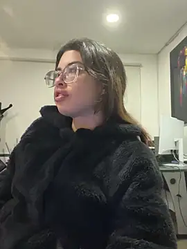 Isabela Colins online show from September 15, 11:32 am