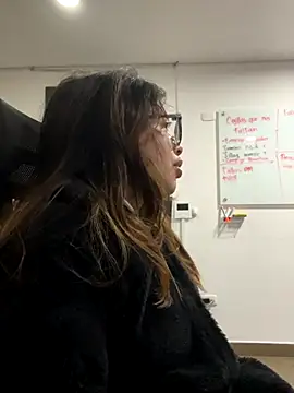 Isabela Colins online show from September 16, 11:33 am