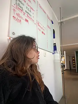 Isabela Colins online show from September 17, 12:40 pm