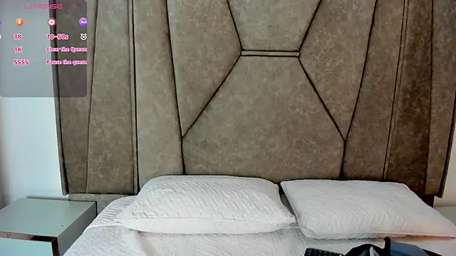 Isabela Colins online show from September 24, 11:57 am