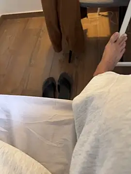 Snapshot of Manu97k chatting on December 1, 8:19 am Manu97k online show from December 1, 8:19 am