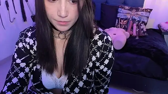 elowen halley1 online show from September 25, 6:00 pm