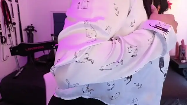 elowen halley1 online show from October 12, 7:24 pm