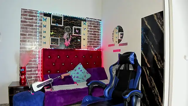 Snapshot of angelitasexxxhot chatting on November 9, 1:04 am angelitasexxxhot online show from November 9, 1:04 am