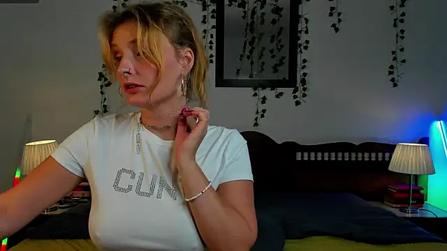 Snapshot of Ariana_Spring chatting on September 10, 2:17 pm Ariana Spring online show from September 10, 2:17 pm