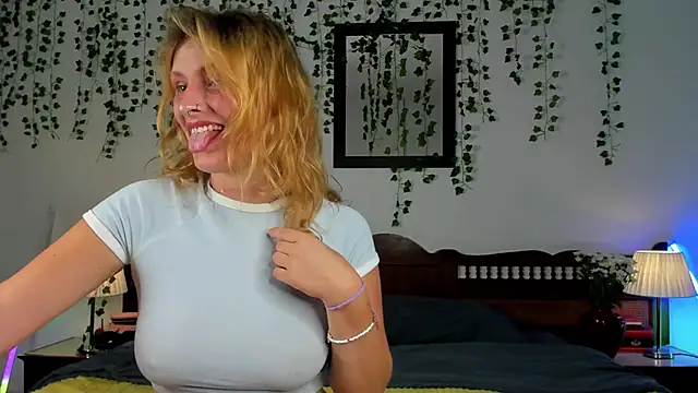 Snapshot of Ariana_Spring chatting on September 24, 1:36 pm Ariana Spring online show from September 24, 1:36 pm