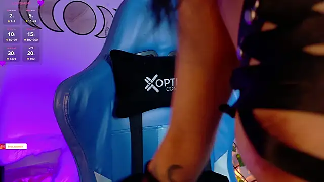 Snapshot of blue_kitten chatting on September 11, 9:15 pm blue kitten online show from September 11, 9:15 pm