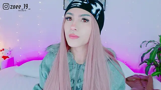 cuteezoe online show from April 22, 4:37 am