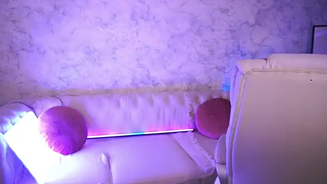 Snapshot of CurlyCandyXX chatting on October 24, 2:02 pm CurlyCandyXX online show from October 24, 2:02 pm