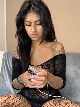 Snapshot of mrskarmaa chatting on November 5, 9:15 pm mrskarmaa online show from November 5, 9:15 pm