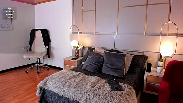 Lina Montclair online show from February 5, 7:07 pm