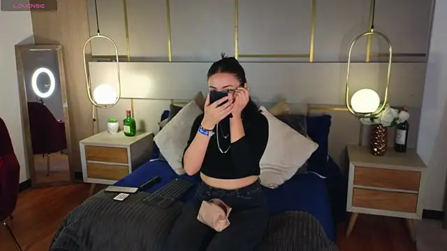 Lina Montclair online show from April 21, 6:55 pm