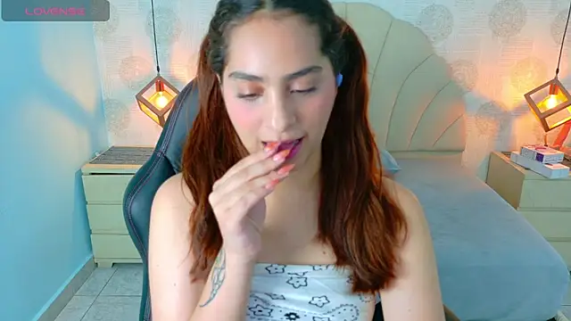 AIXATRISTA1 online show from November 26, 7:37 pm