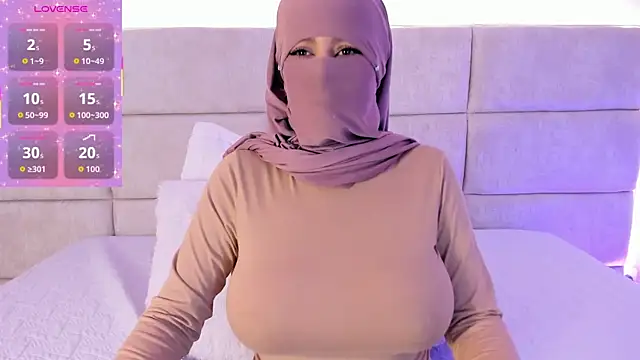  Nadiaa online show from April 16, 7:25 pm