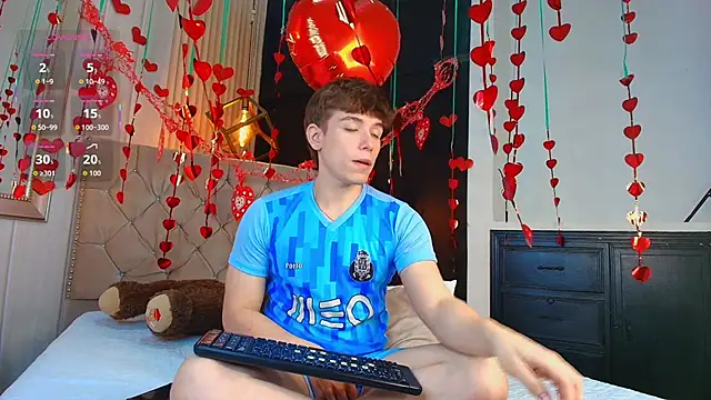 Snapshot of TaylerWhite chatting on September 22, 12:51 pm TaylerWhite online show from September 22, 12:51 pm