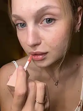 Snapshot of Emaline_Fane chatting on September 17, 5:03 pm Emaline Fane online show from September 17, 5:03 pm