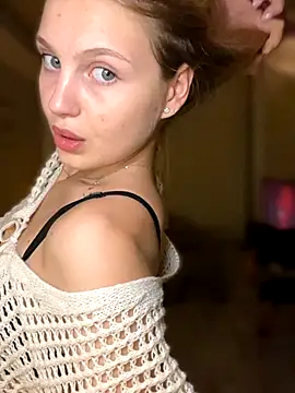 Snapshot of Emaline_Fane chatting on October 5, 5:11 pm Emaline Fane online show from October 5, 5:11 pm