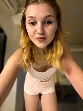 Snapshot of Emaline_Fane chatting on October 20, 6:08 pm Emaline Fane online show from October 20, 6:08 pm