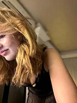 Snapshot of Emaline_Fane chatting on October 28, 5:37 pm Emaline Fane online show from October 28, 5:37 pm