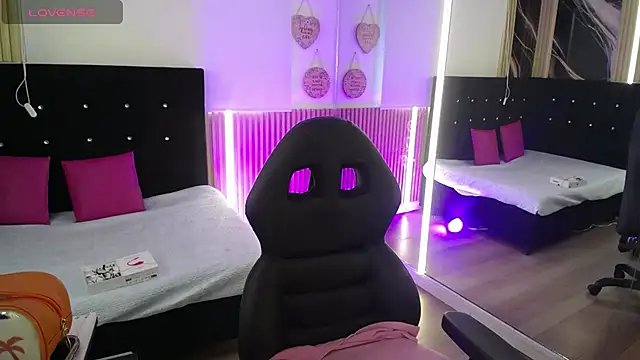 Mia garcia28 online show from September 22, 7:38 pm