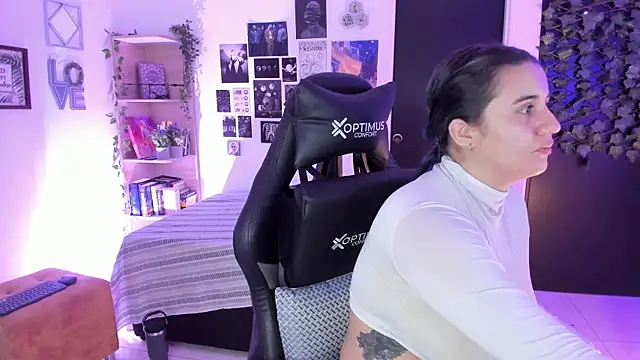 Snapshot of Lana_Herondale chatting on November 27, 9:33 am Lana Herondale online show from November 27, 9:33 am