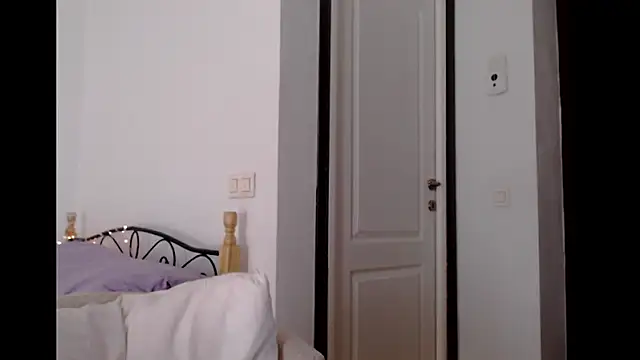 Snapshot of BritneyDivine chatting on September 15, 6:35 am BritneyDivine online show from September 15, 6:35 am