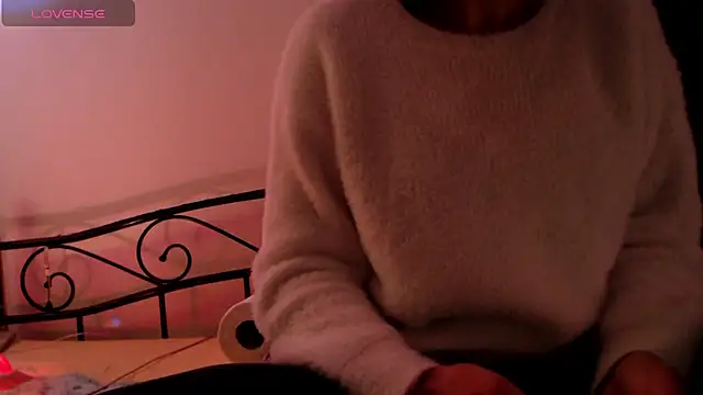 Snapshot of BritneyDivine chatting on November 8, 7:41 am BritneyDivine online show from November 8, 7:41 am