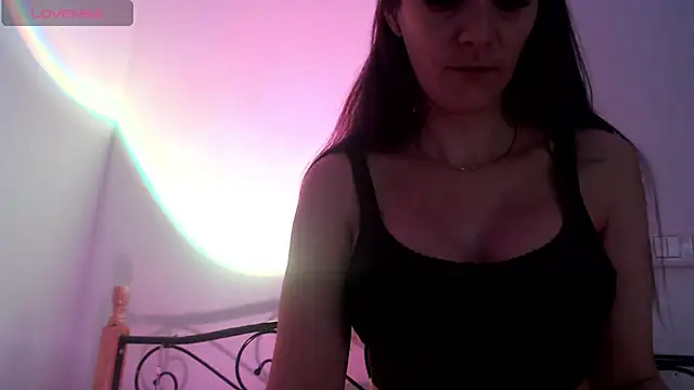 Snapshot of BritneyDivine chatting on November 9, 5:06 am BritneyDivine online show from November 9, 5:06 am