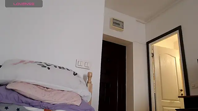 Snapshot of BritneyDivine chatting on November 14, 8:24 am BritneyDivine online show from November 14, 8:24 am