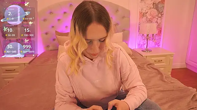 LilElfie online show from December 16, 10:48 pm