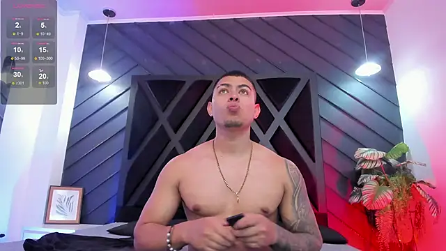 Snapshot of marco_garciia_ chatting on November 18, 11:15 pm marco garciia online show from November 18, 11:15 pm