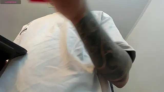 Snapshot of marco_garciia_ chatting on December 1, 11:10 pm marco garciia online show from December 1, 11:10 pm