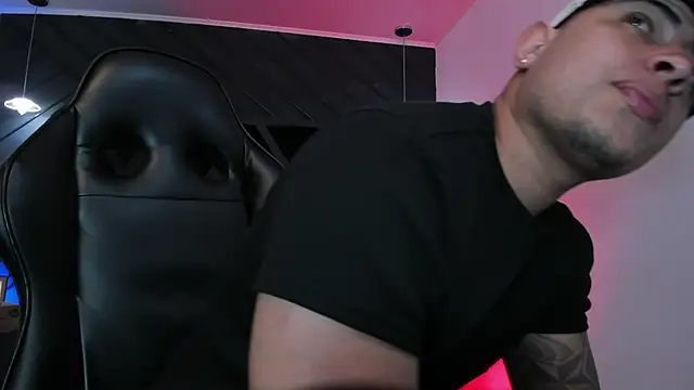 marco garciia  online show from February 18, 11:11 pm