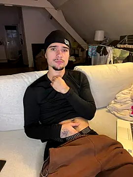 los freaky online show from November 17, 4:35 pm