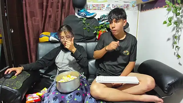 Snapshot of Donuts_DD chatting on September 26, 7:34 am Donuts DD online show from September 26, 7:34 am