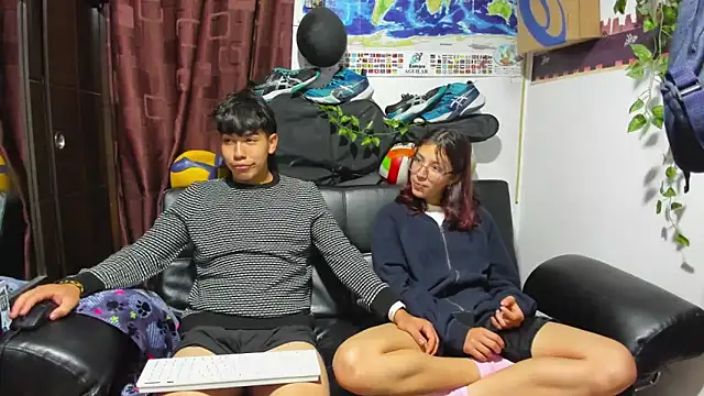 Snapshot of Donuts_DD chatting on September 30, 7:02 am Donuts DD online show from September 30, 7:02 am