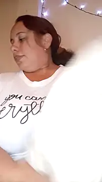 Snapshot of luzdanna chatting on November 2, 6:43 pm luzdanna online show from November 2, 6:43 pm