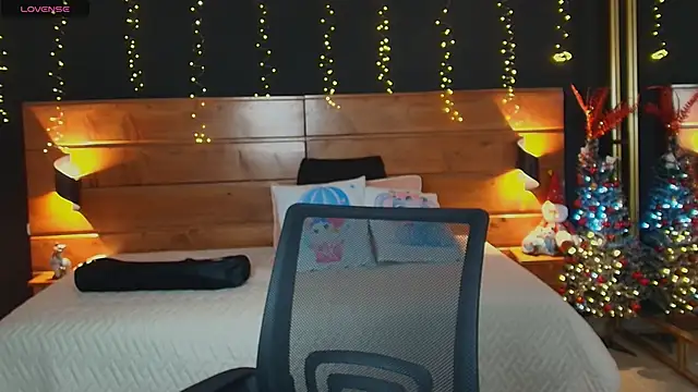 hanna kimura online show from December 3, 7:45 pm