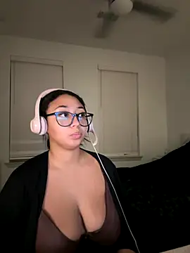 Snapshot of minhaa_gamer chatting on September 19, 9:54 am minhaa gamer online show from September 19, 9:54 am