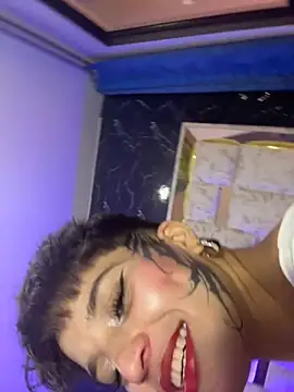 Snapshot of DayanaDG chatting on November 14, 1:04 am DayanaDG online show from November 14, 1:04 am