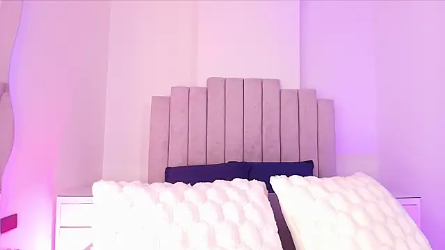 Snapshot of valecastro_ chatting on November 20, 7:13 pm valecastro online show from November 20, 7:13 pm