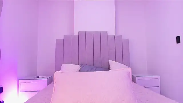 Snapshot of valecastro_ chatting on November 25, 7:14 pm valecastro online show from November 25, 7:14 pm