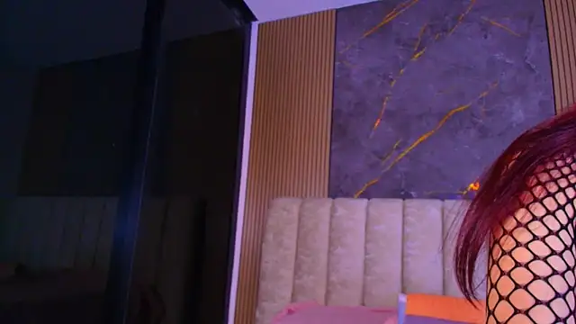 Snapshot of valecastro_ chatting on December 5, 7:32 pm valecastro online show from December 5, 7:32 pm