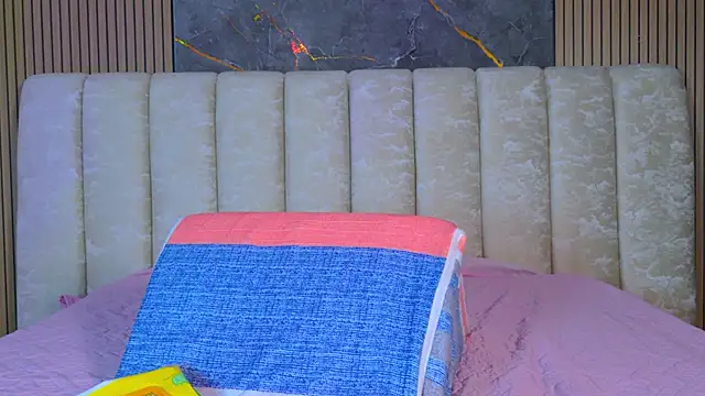 Snapshot of valecastro_ chatting on December 17, 7:20 pm valecastro online show from December 17, 7:20 pm