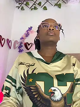 Snapshot of kendra_smiitch chatting on February 17, 3:36 am kendra smiitch online show from February 17, 3:36 am